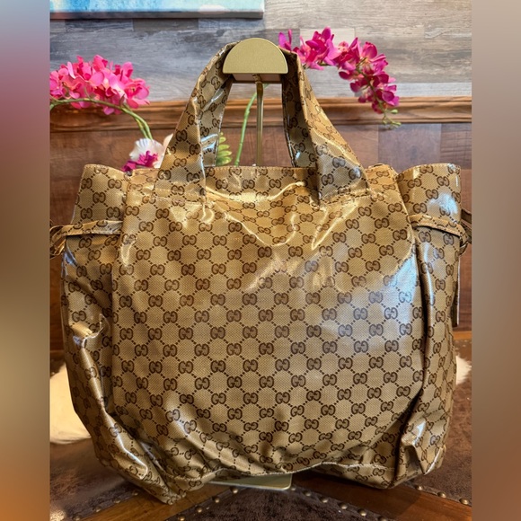 Gucci GG Supreme Canvas Shopper with Vintage Gold Medallion - Picture 6 of 16